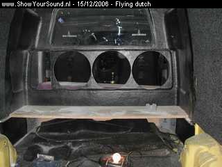 showyoursound.nl - De beukbus van Audio-system - flying dutch - SyS_2006_12_15_16_21_1.jpg - de gatenkaas in de tussenwand